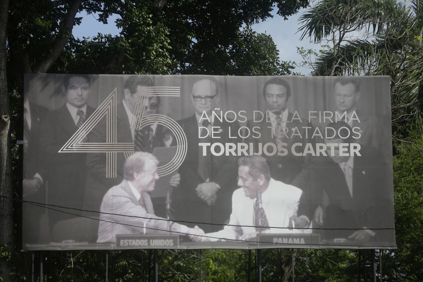 El Tratado de Neutralidad del Canal de Panamá centra el debate en torno a un memorando en materia de seguridad firmado por los gobiernos panameño y de EEUU, que involucran más presencia militar estadounidense no permanente y rotativa para ejercicios conjuntos. El Tratado de Neutralidad del Canal de Panamá centra el debate en torno a un memorando en materia de seguridad firmado por los gobiernos panameño y de EEUU, que involucran más presencia militar estadounidense no permanente y rotativa para ejercicios conjuntos.