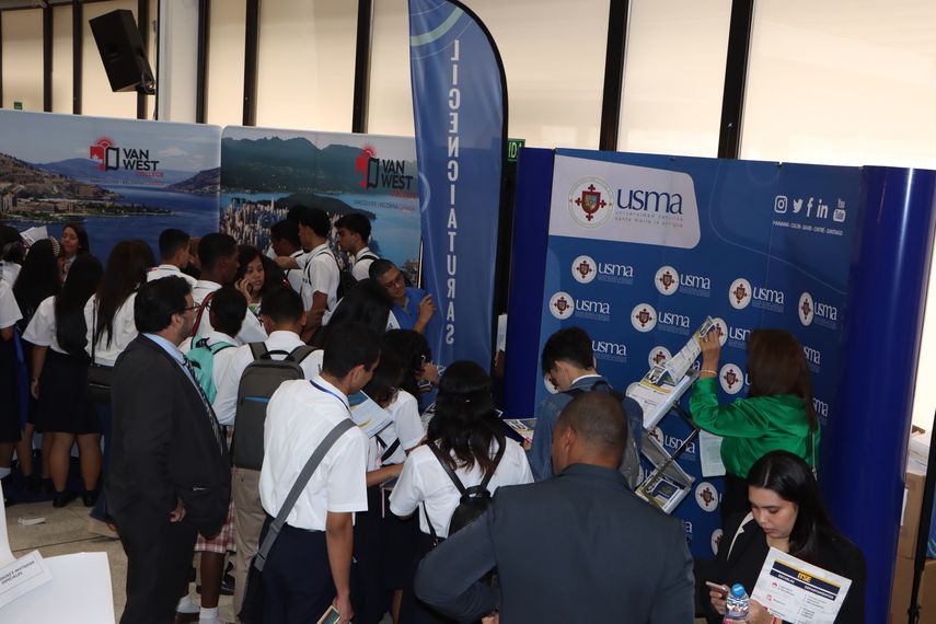 El Ministerio de Educación (Meduca), a través de la Dirección Nacional de Orientación Educativa, celebrará la cuarta. Expo-Feria Universitaria Jóvenes Orientados al Éxito 2024, dirigida a estudiantes de undécimo y duodécimo grado. El Ministerio de Educación (Meduca), a través de la Dirección Nacional de Orientación Educativa, celebrará la cuarta. Expo-Feria Universitaria Jóvenes Orientados al Éxito 2024, dirigida a estudiantes de undécimo y duodécimo grado.