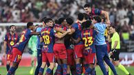 El Barcelona venció por 3-2 al Real Madrid en la final de la Supercopa de España, este domingo en Yedá, Arabia Saudita, gracias a un doblete de Raphinha, y revalida el título que logró el pasado año ante el mismo rival. El Barcelona venció por 3-2 al Real Madrid en la final de la Supercopa de España, este domingo en Yedá, Arabia Saudita, gracias a un doblete de Raphinha, y revalida el título que logró el pasado año ante el mismo rival.
