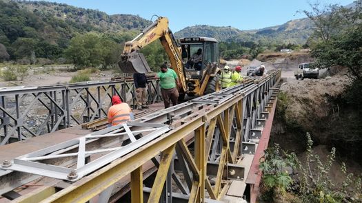 Personal del MOP realizaron diversos trabajos de construcción sobre el río Chiriquí Viejo en Tierras Altas, tras quedar destruido por el paso de ETA e IOTA, afectando a residentes y productores.