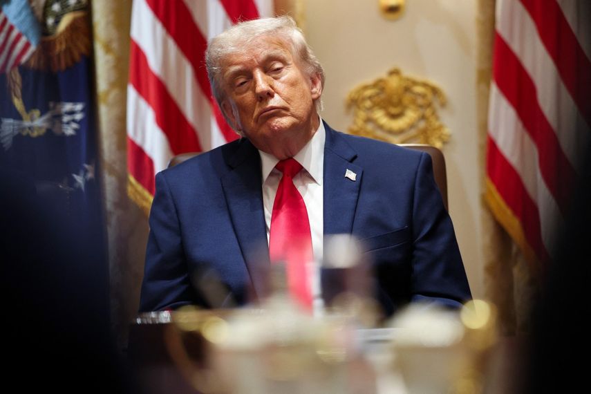 Trump vuelve a criticar al papa por Irán y llama inútil al alcalde de Chicago