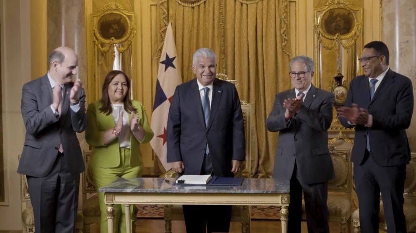 Mulino sanciona la ley que reforma la Caja de Seguro Social Mulino sanciona la ley que reforma la Caja de Seguro Social