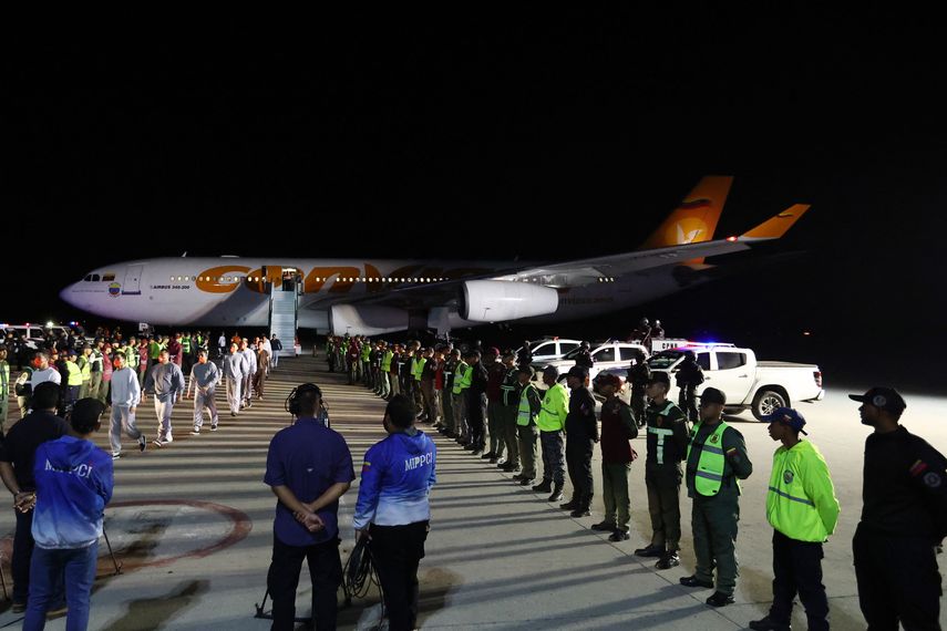 EEUU afirma que Venezuela reanudará vuelos de repatriación de migrantes