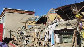Más de 100 muertos por un fuerte terremoto en el Tíbet de China