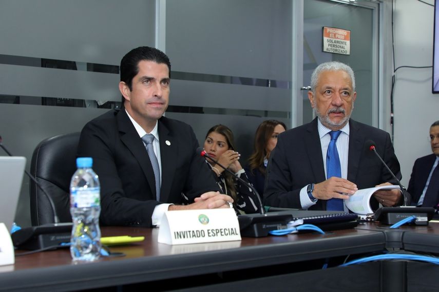 El ministro para Asuntos del Canal, José Ramón Icaza junto al administrador de la Autoridad del Canal de Panamá, Ricaurte Vásquez. El ministro para Asuntos del Canal, José Ramón Icaza junto al administrador de la Autoridad del Canal de Panamá, Ricaurte Vásquez.