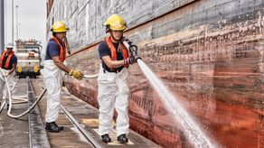 Fuga de combustible en Miraflores provoca cierre de un carril
