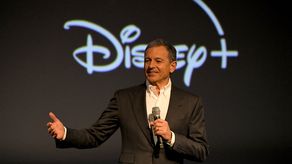 Bob Iger seguirá como director general de Disney hasta finales de 2026