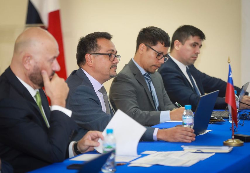 Panamá y Chile dieron un paso decisivo hacia una mayor integración comercial al fortalecer su cooperación en materia sanitaria y fitosanitaria, respaldados por el Tratado de Libre Comercio (TLC) vigente entre ambos países. Panamá y Chile dieron un paso decisivo hacia una mayor integración comercial al fortalecer su cooperación en materia sanitaria y fitosanitaria, respaldados por el Tratado de Libre Comercio (TLC) vigente entre ambos países.