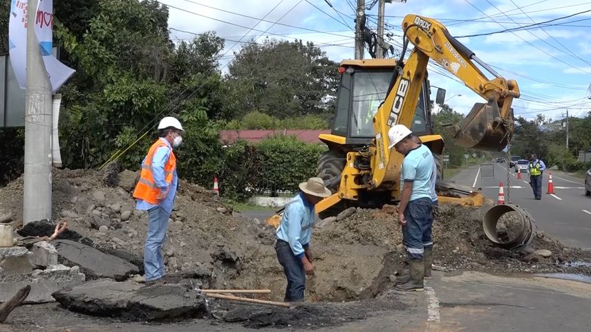 Los trabajos anunciados por el IDAAN se realizaron debido a un taponamiento de la tubería detectado próximo a la entrada de la comunidad de Santa Rosa