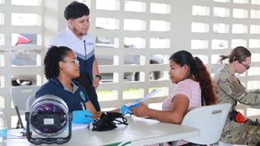 Panameños reciben atención médica completa.