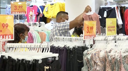 Empresarios y pequeños comerciantes en David esperan que el flujo de clientes continúe para los días previos a las fiestas de navidad y año nuevo.