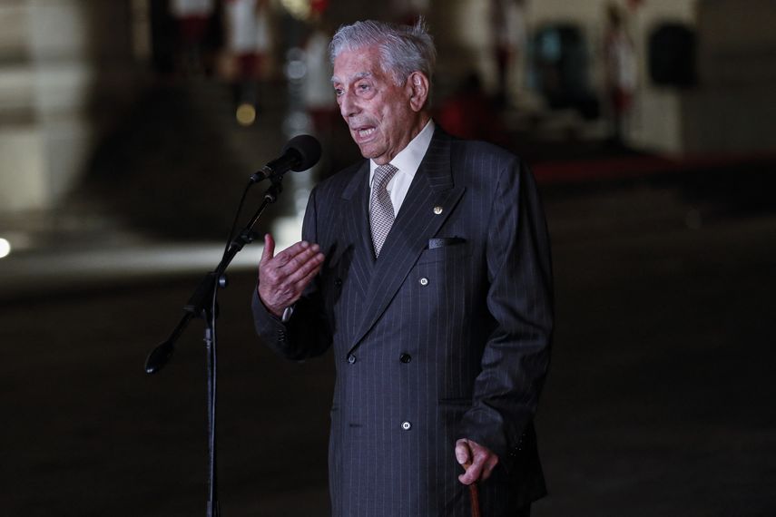 Mario Vargas LLosa promete pasar una larga temporada en Dominicana
