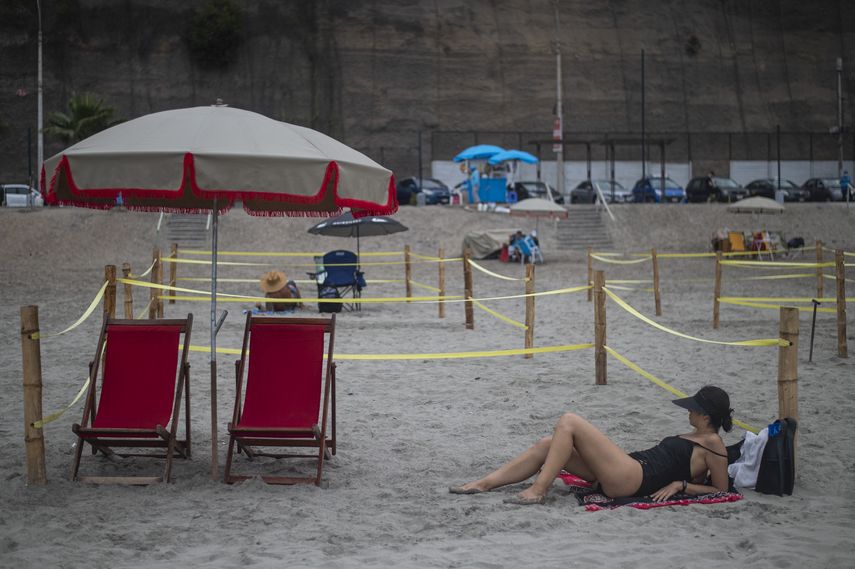 Perú prohíbe bebidas alcohólicas en playas y ríos en fiestas