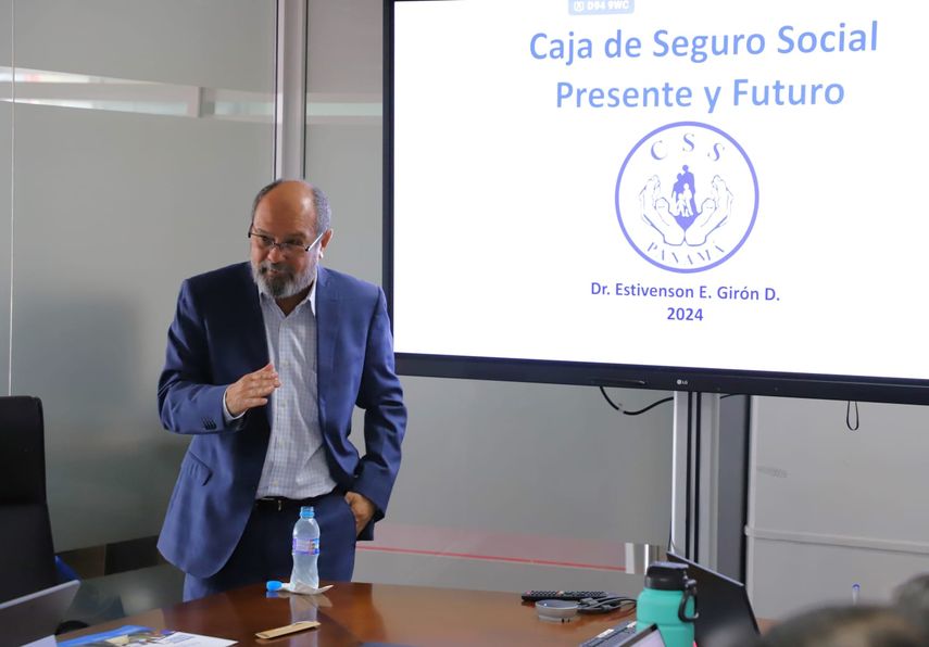 Una jornada de actualizaci&oacute;n sobre la situaci&oacute;n de la Caja de Seguro Social (CSS) desarroll&oacute; la Defensor&iacute;a del Pueblo a su equipo directivo con la finalidad de tener una perspectiva del tema, el cual abarca uno de los derechos humanos fundamentales que es el derecho a la salud.
