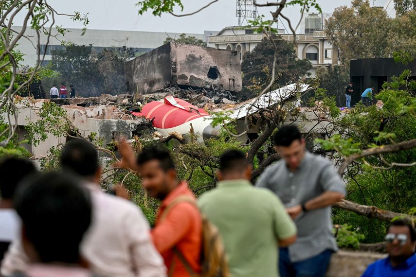 Hallan caja negra del vuelo de Air India que se estrelló matando a 265 personas