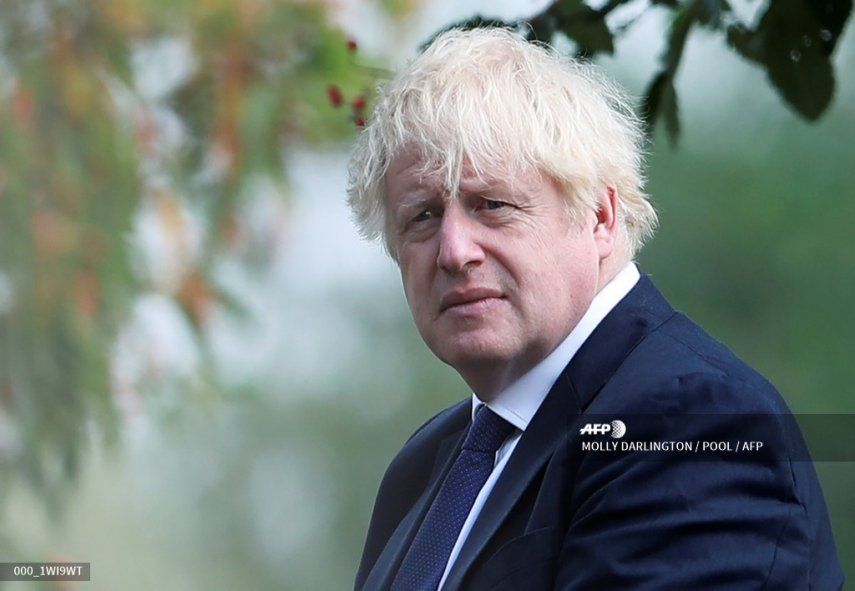 Boris Johnson cae en las encuestas antes de una reanudación de actividades complicada