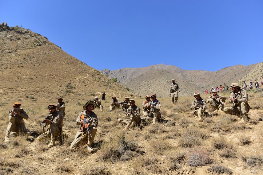Un mes después de haber tomado el poder en Afganistán, los talibanes enfrentan el doble desafío de mantener la paz dentro de sus filas.