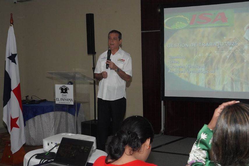 Espino destacó que el ISA mantiene casi 3 mil pólizas activas a nivel nacional.