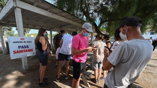 Francia registró cerca de 300.000 casos de covid-19 en 24 horas, nuevo récord