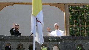 León XIV ofrece el Vaticano para negociar la paz y Zelenski pide una cumbre internacional