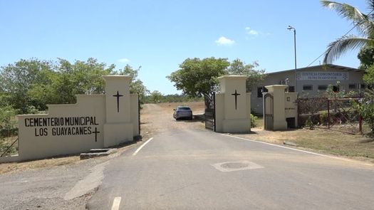 En el cementerio municipal Los Guayacanes de David se ha dispuesto de un espacio de ser necesarias estas labores de inhumación que deben ser anunciadas por funcionarios del IMELCF. &nbsp;