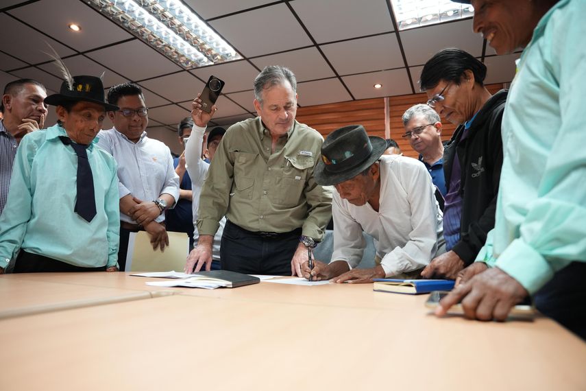 MiAmbiente destacó la importancia de este esfuerzo conjunto tras más de doce reuniones extensas de trabajo en Panamá Este, Darién y la capital. MiAmbiente destacó la importancia de este esfuerzo conjunto tras más de doce reuniones extensas de trabajo en Panamá Este, Darién y la capital.