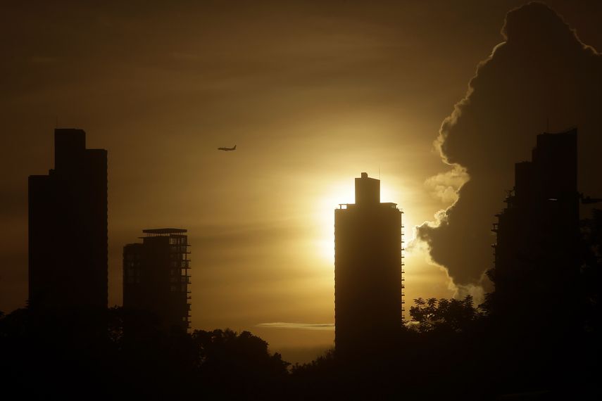 Las autoridades de Panamá resaltaron el rol de la gestión financiera del riesgo y los desastres y su experiencia en la materia, en el marco de un foro que reúne desde este miércoles a expertos y académicos de Latinoamérica, España y Japón para intercambiar experiencias en cuanto a la mitigación y la reducción del riesgo de desastres. Las autoridades de Panamá resaltaron el rol de la gestión financiera del riesgo y los desastres y su experiencia en la materia, en el marco de un foro que reúne desde este miércoles a expertos y académicos de Latinoamérica, España y Japón para intercambiar experiencias en cuanto a la mitigación y la reducción del riesgo de desastres. 