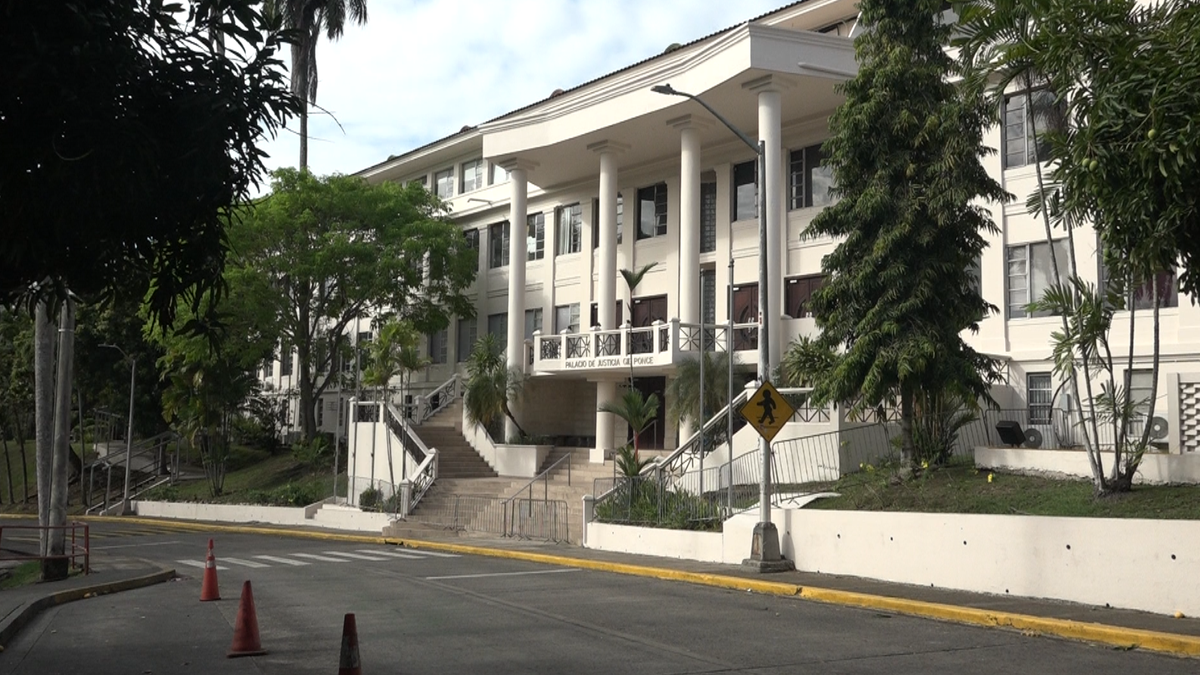 La Corte Suprema tiene la última palabra sobre la demanda. La Corte Suprema tiene la última palabra sobre la demanda.