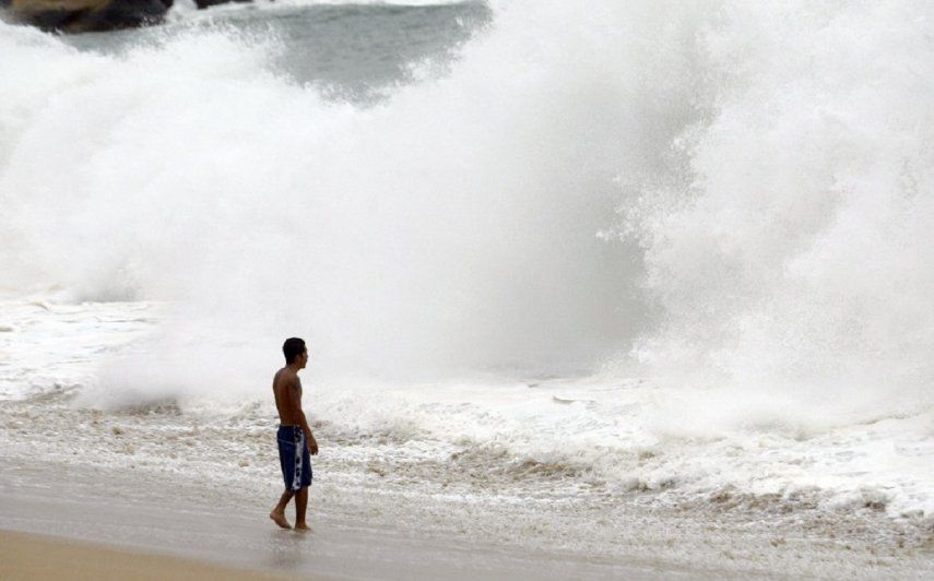 El ciclón Fred podría convertirse en una tormenta tropical durante el día.
