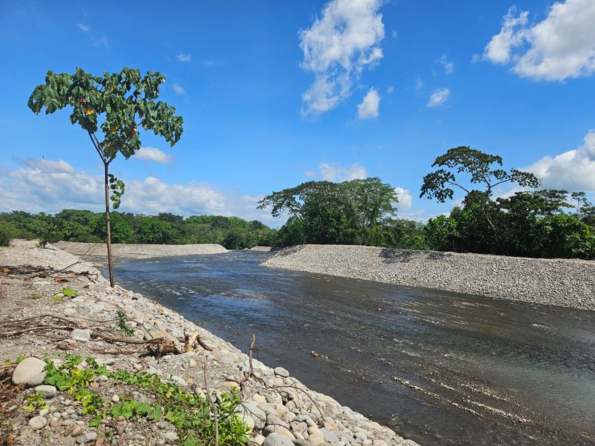 Las labores de dragado y canalización reducen las posibilidades de inundaciones, dice el MOP. Las labores de dragado y canalización reducen las posibilidades de inundaciones, dice el MOP.