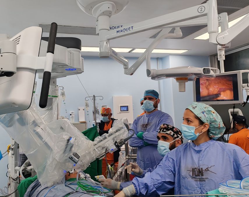 El Instituto Oncológico inaugura oficialmente el sistema de cirugía robótica
