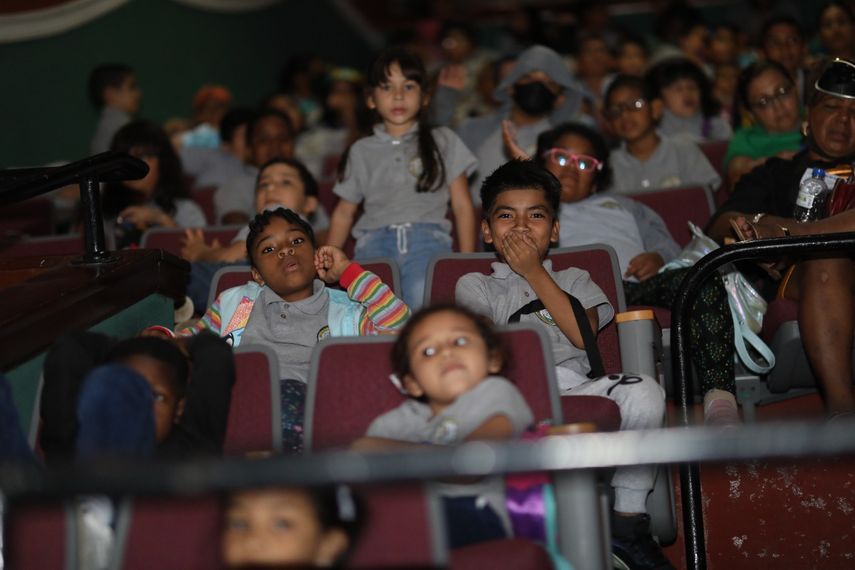 Cerca de mil niños participaron del concierto didáctico de Pepina y la Orquesta Sinfónica el el Teatro Balboa