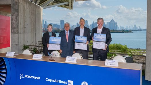 Copa Airlines (NYSE: CPA), subsidiaria de Copa Holdings, S. A. y miembro de la red global de aerolíneas Star Alliance, anunció la firma de un nuevo acuerdo con Boeing y GE Aerospace para la compra de hasta 60 aeronaves Boeing 737 MAX, por una inversión aproximada de US$13.5 mil millones a precio de lista.