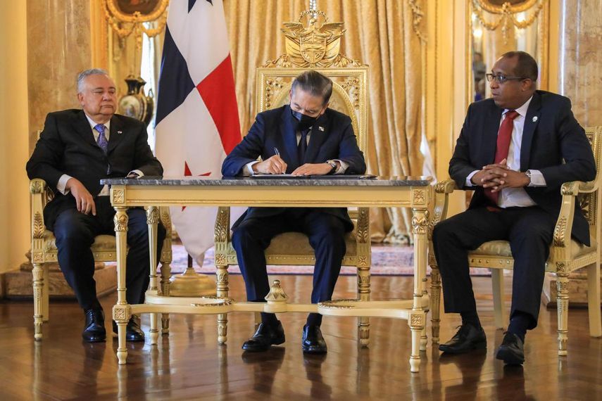 Javier Caraballo asume cargo como Procurador General de la Nación