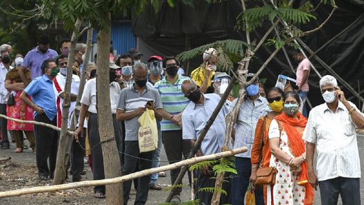 India suspende mitines electorales ante contagios de variante ómicron
