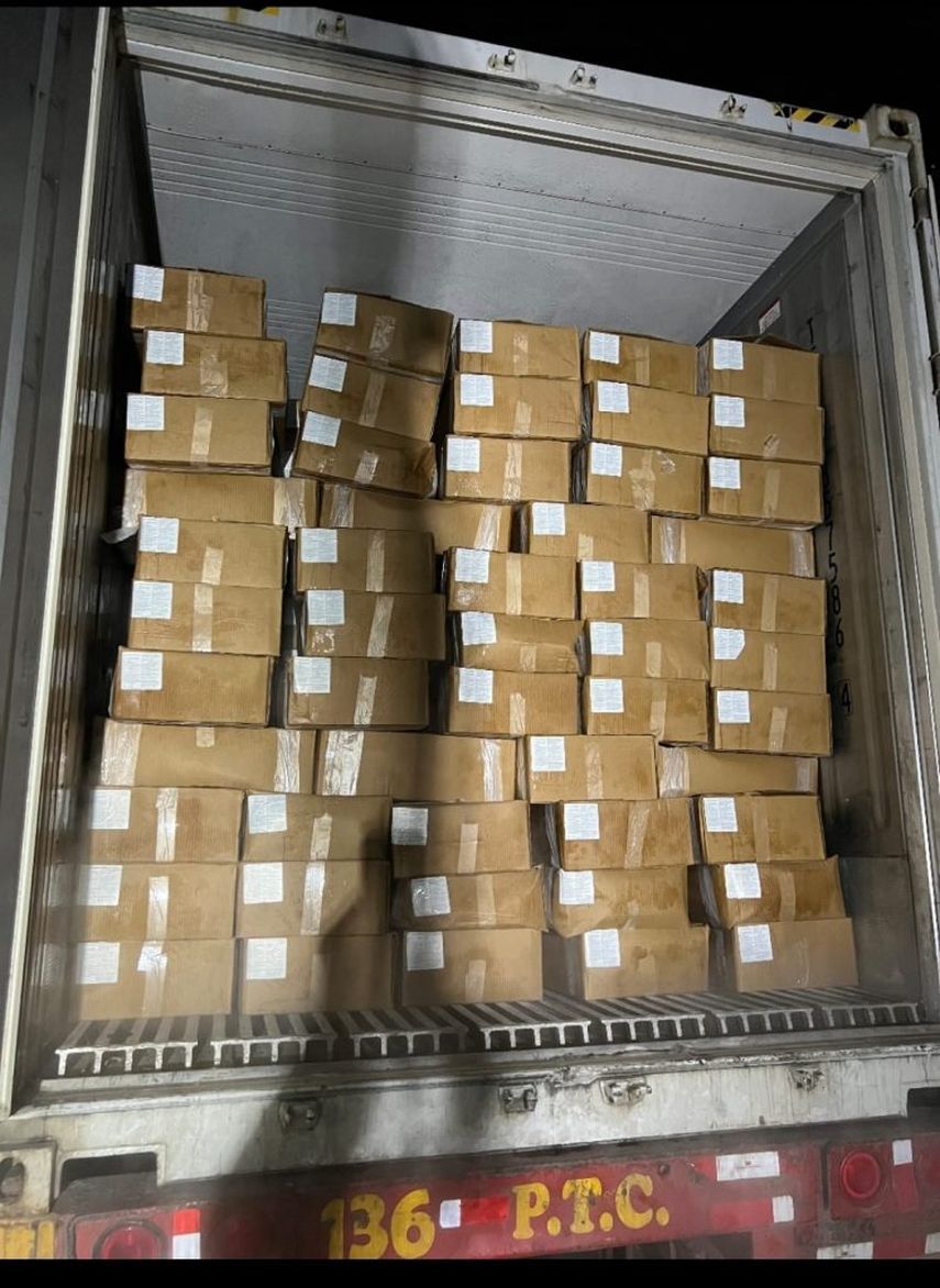 Unas 37.4 toneladas de camar&oacute;n rojo fueron enviadas esta semana por la empresa de origen herrerano Cosmo Fish al puerto de Xingang, cerca de Pek&iacute;n, capital de China, siendo la primera exportaci&oacute;n que realiza la empresa desde Panam&aacute; con este rubro.