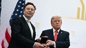 Trump llama Musk un tesoro nacional tras condecorarlo con galardón científico de EE.UU.