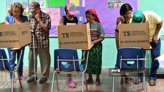 Panameños más pobres votan con la esperanza de que los políticos no los roben
