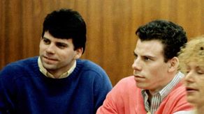 Hermanos Menéndez vuelven a la corte en medio de una campaña por su liberación en EEUU