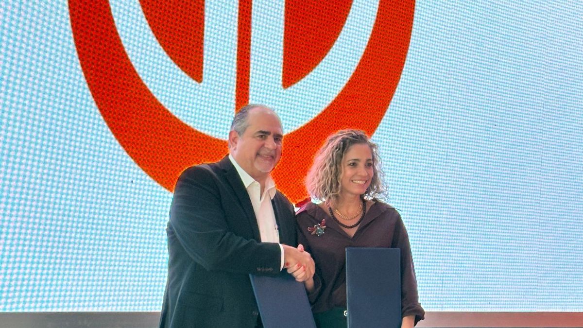 Este lunes, Telemetro y la Autoridad de Turismo de Panamá (ATP) oficializaron un convenio que marca un momento especial tanto para la televisora como para uno de los eventos más queridos del país: el Gran Desfile de las Mil Polleras 2026. Este lunes, Telemetro y la Autoridad de Turismo de Panamá (ATP) oficializaron un convenio que marca un momento especial tanto para la televisora como para uno de los eventos más queridos del país: el Gran Desfile de las Mil Polleras 2026.