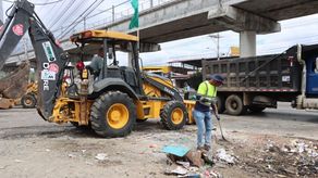 Más de 40 camiones volquetes y 20 retroexcavadoras participar de la jornada en San Miguelito.
