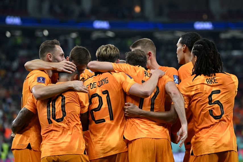 Países Bajos debuta con triunfo 2-0 sobre Senegal