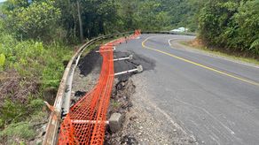 El pedazo de la la recién rehabilitada carretera entre Gualaca-Chiriquí y Chiriquí Grande de Bocas del Toro está señalizada para evitar accidentes.