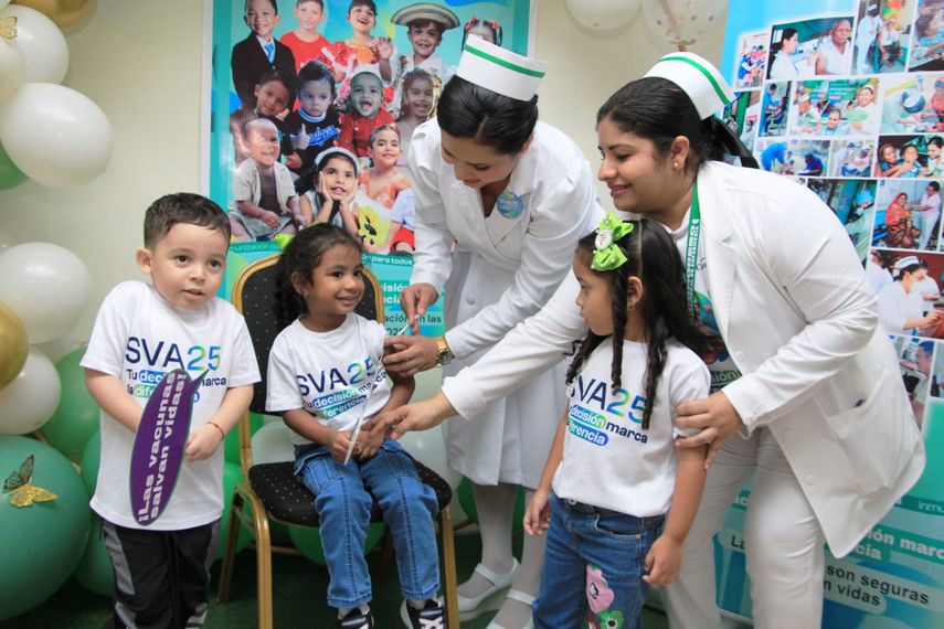 Equipos de enfermeras del Minsa buscan desplazarse asimismo a escuelas, centros comerciales, instituciones públicas y privadas. Equipos de enfermeras del Minsa buscan desplazarse asimismo a escuelas, centros comerciales, instituciones públicas y privadas.