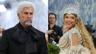 Las estrellas más rutilantes de Hollywood, la música, el deporte y el estilismo desfilaron por la alfombra roja el lunes para la Met Gala, el extravagante baile benéfico de Manhattan que este año pone el foco en la intersección entre la moda y el arte. Las estrellas más rutilantes de Hollywood, la música, el deporte y el estilismo desfilaron por la alfombra roja el lunes para la Met Gala, el extravagante baile benéfico de Manhattan que este año pone el foco en la intersección entre la moda y el arte.
