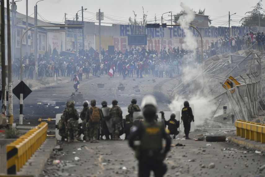 Perú cierra ingreso a Machu Picchu por protestas