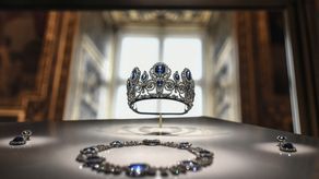 Dos hombres detenidos en Francia por el robo de joyas en el Louvre