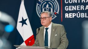 Contralor Anel Flores solicita la suspensión de aumentos salariales en el sector público