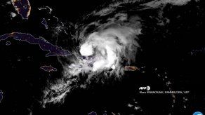 Isaías se aproxima a Florida degradado a tormenta tropical
