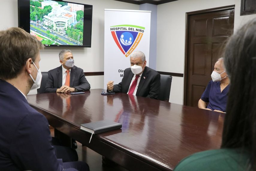 El viceministro de Salud (MINSA), José Baruco se reunió con Paul Gallardo director del Hospital del Niño y especialistas de esa instalación médica para coordinar las capacitaciones que realizará un cuerpo médico del Hospital pediátrico Bambino de Gesú, en Roma, Italia.